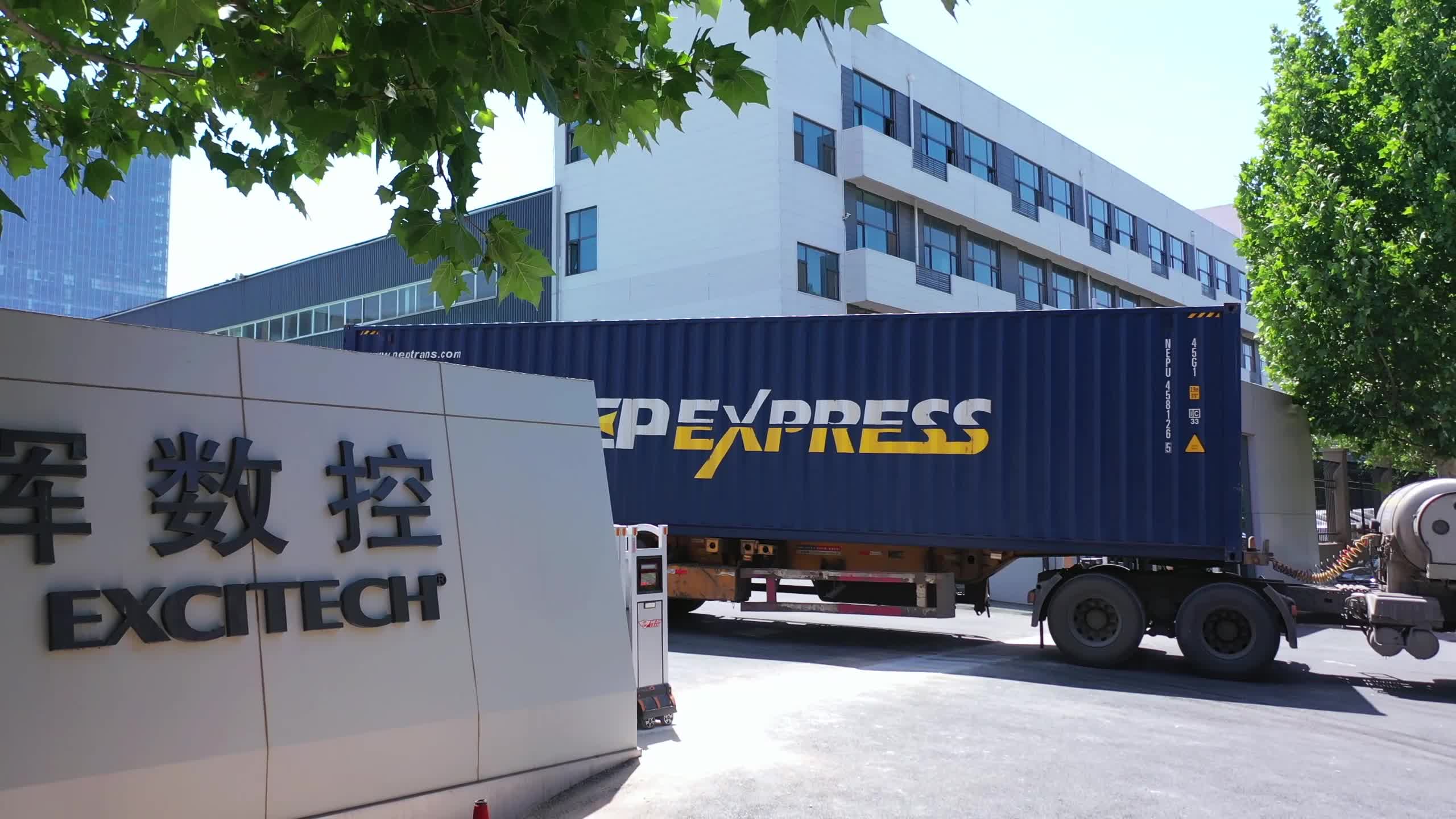 Excitech fabriki müştərilərin sifarişlərini göndərir. Malları müştərinin fabrikinə təhlükəsiz şəkildə çatdırın