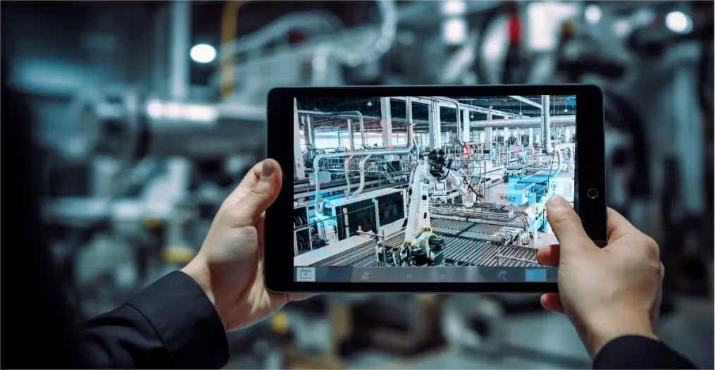 Ağıllı fabrik birinci nəsil fabrikinin informasiya inkişafının yeni mərhələsidir.