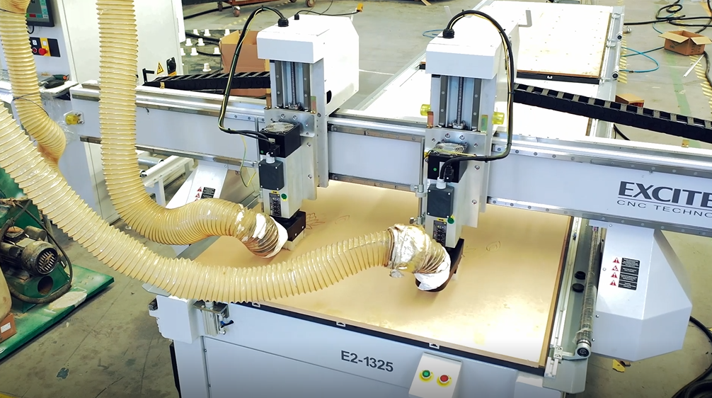 CNC kəsmə maşınının işlədilməsi ilə bağlı qeydlər.